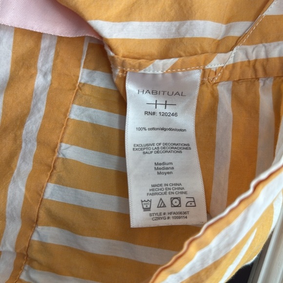 Medium Habitual Sleeveless button-down top - Picture 2 of 4